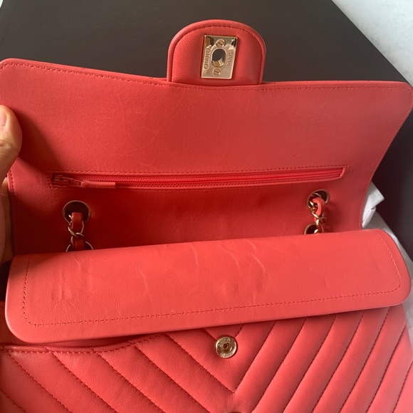 Chanel Chevron medium classic flap bag coral - Picture 9 of 12